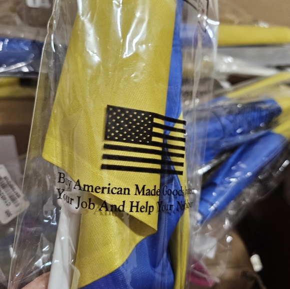 Ukrainian Car Flag For Window Clip Pole Support Stand with Ukraine House - Picture 5 of 10